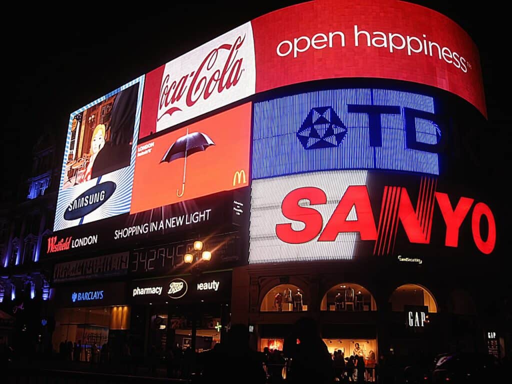 piccadilly circus, ads, alight-256501.jpg